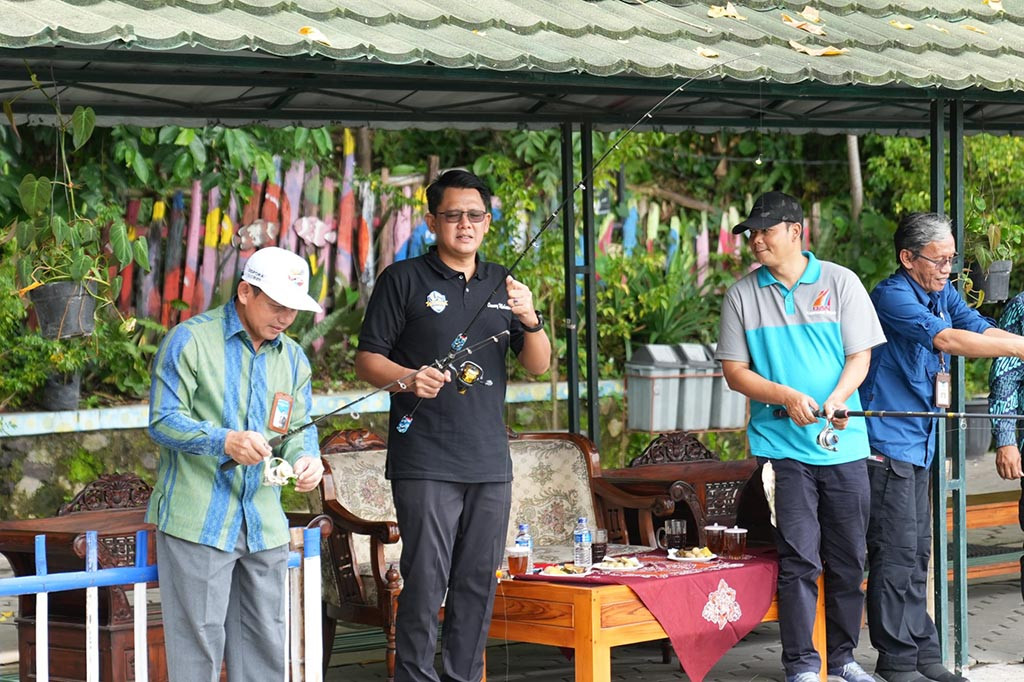 Wakil Bupati Sleman, Danang Maharsa kepada wartawan, Selasa menjelaskan terjadinya peningkatan produksi itu tidak lepas dari pemanfaatan teknologi modern budidaya perikanan yang diimplementasikan oleh kelompok-kelompok pembudidaya ikan di Sleman.
