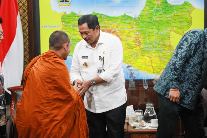 Sejumlah bikkhu bakal melakukan thudong atau perjalanan dari India menuju Candi Borobudur, Kabupaten Magelang, Jawa Tengah untuk menyambut peringatan Waisak 2568 BE/ tahun 2024.
