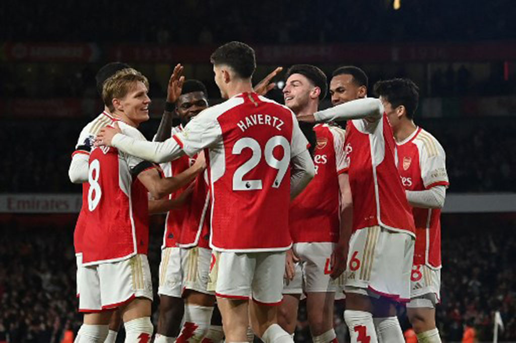 Arsenal kokoh di puncak klasemen seusai berpesta lima gol tanpa balas ke gawang Chelsea pada laga tunda pekan ke-29 Liga Inggris di Stadion Emirates, London, Rabu, 24 April 2024 dini hari WIB. 