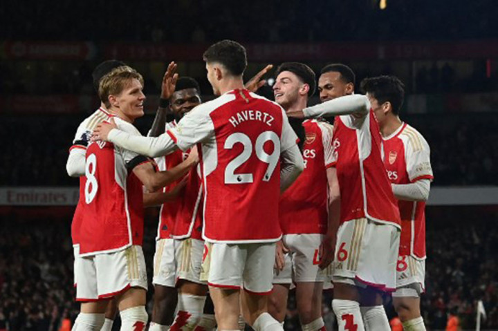 Arsenal kokoh di puncak klasemen seusai berpesta lima gol tanpa balas ke gawang Chelsea pada laga tunda pekan ke-29 Liga Inggris di Stadion Emirates, London, Rabu, 24 April 2024 dini hari WIB. 