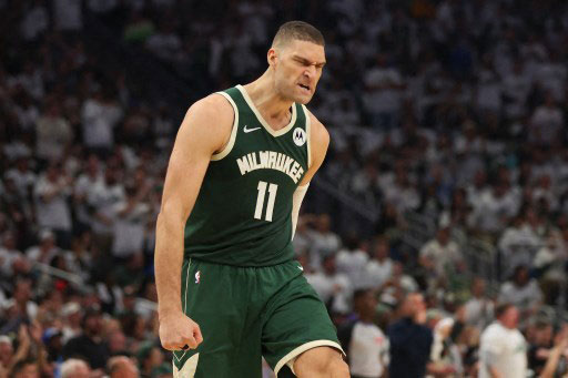 Brook Lopez dari Bucks mencetak 22 poin dan menembakkan 6 dari 7 lemparan tiga angka. Khris Middleton mencetak 15 poin, Bobby Portis menyumbang 14 poin dan 11 rebound.