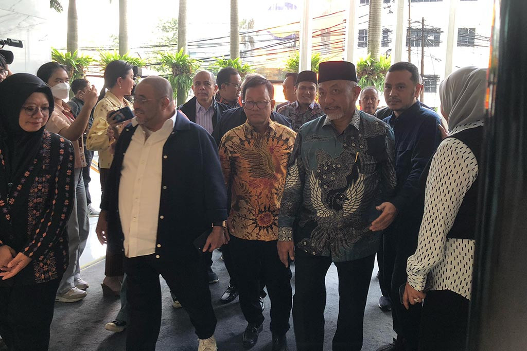 “Kita naik dulu ya,” kata Willy di lokasi, Rabu, 24 April 2024.
