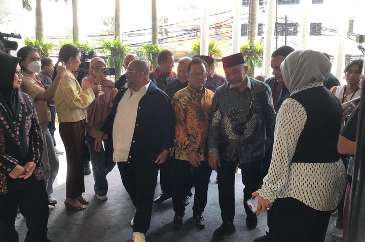 Pantuaan Medcom.id, Presiden PKS Ahmad Syaikhu dan rombongan tiba sekitar pukul 15.00 WIB. Syaikhu dan rombongan disambut Sekretaris Jenderal Partai NasDem Hermawi Taslim, Ketua DPP Partai NasDem Willy Aditya, Ketua DPP Partai NasDem Sugeng Suparwoto, dan Ketua DPW Partai NasDem Jawa Barat Saan Mustopa.