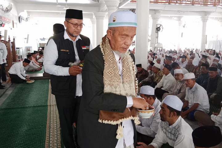 Adapun jemaah kloter empat sepenuhnya 385 dari Pidie dan kloter enam sebanyak 127 Pidie, 48 Aceh Besar, 209 Pidie Jaya dan 1 lagi asal Kabupaten Aceh Utara. Mereka berangkat melalui Bandar Udara (Bandara) Internasional Sultan Iskandar Muda, Aceh Besar.
