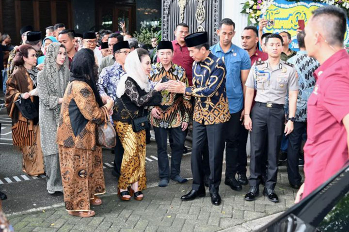 Selain Presiden Joko Widodo, turut hadir sejumlah tokoh publik lainnya seperti Menteri Dalam Negeri Tito Karnavian, mantan Menteri Koordinator Bidang Perekonomian Hatta Rajasa, hingga mantan Gubernur DKI Jakarta Sutiyoso.