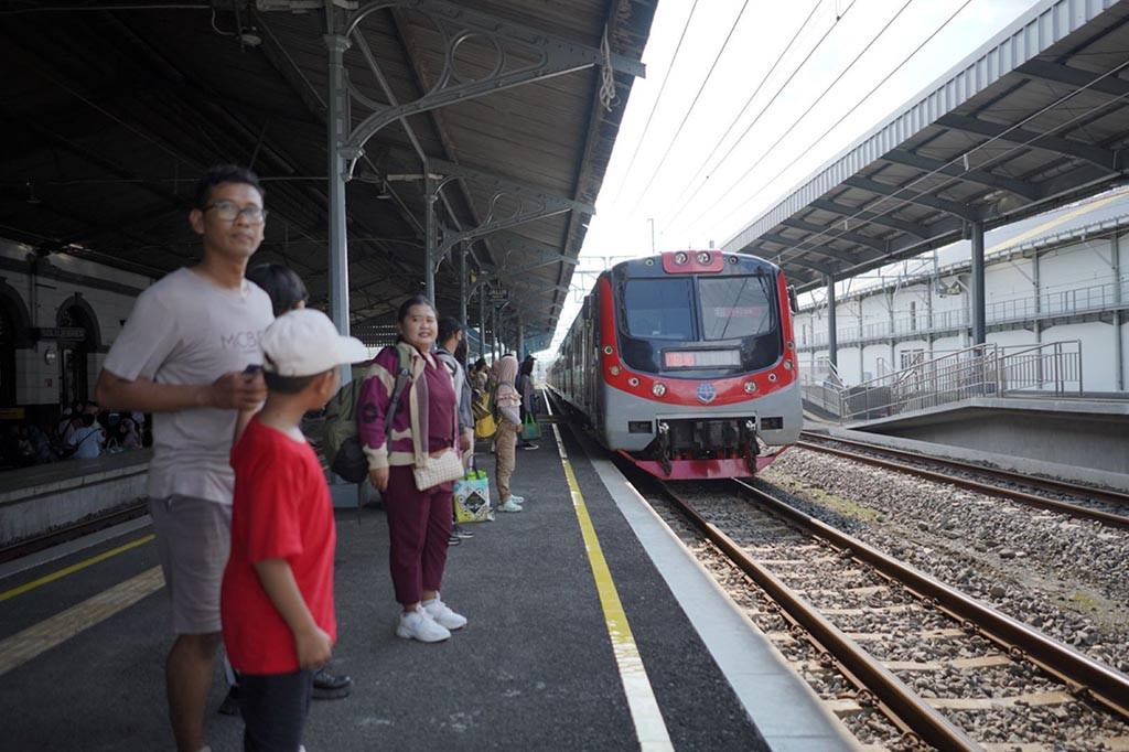 Masa angkutan Lebaran 2024 yang berlangsung selama 22 hari sejak H-10 (31 Maret) ssampai dengan H+10 (21 April) KAI Commuter Wilayah 6 Yogyakarta yang dilayani mencapai 576.619 orang, yang terdiri dari 501.065 untuk volume pengguna Commuter Line Yogya-Palur dan sebanyak 75.554 pengguna Commuter Line Prameks.