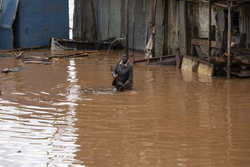 Menurut kantor gubernur wilayah Nairobi, diperkirakan 60.000 orang, sebagian besar perempuan dan anak-anak, terkena dampak parah akibat banjir.