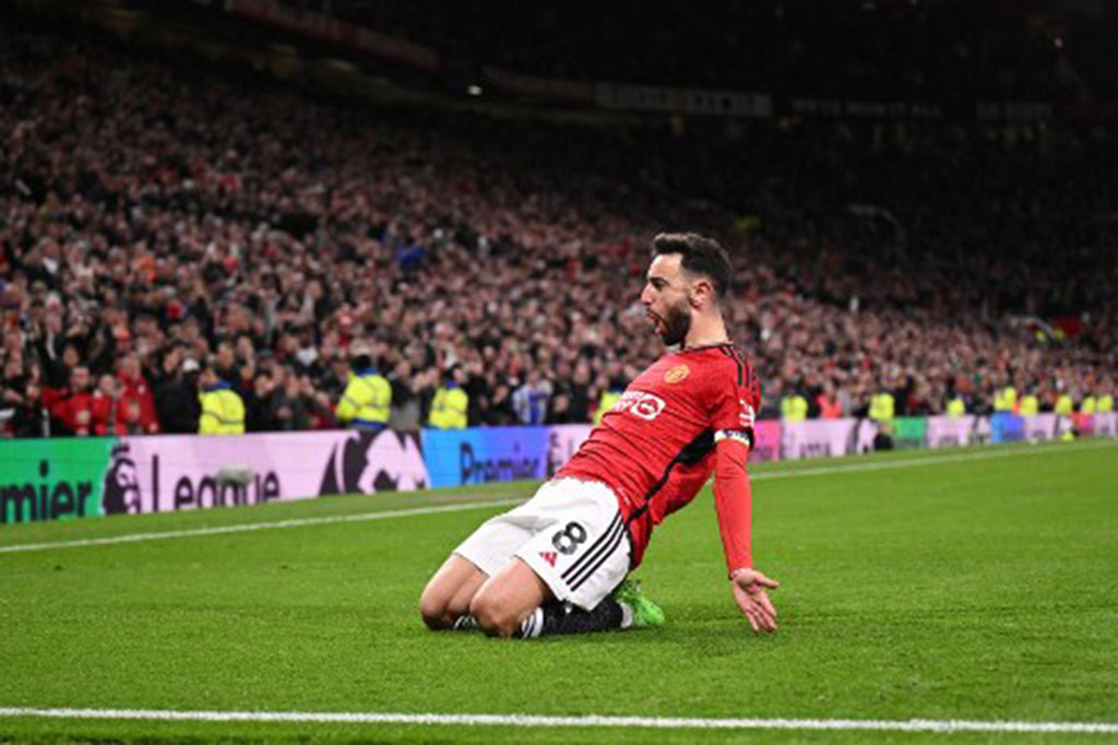 Fernandes akhirnya membuat MU berbalik memimpin pada menit ke-81. Ia mencetak gol keduanya setelah tendangan terukurnya dari luar kotak penalti gagal dihentikan Foderingham.
