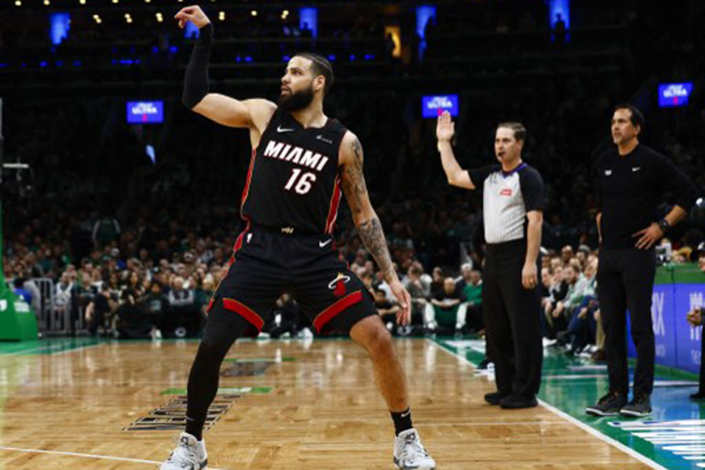 Miami Heat menyamakan kedudukan 1-1 atas Boston Celtics dalam laga kedua babak playoff Wilayah Timur di TD Garden Boston Massachusetts, Kamis, 25 April 2024 WIB, lewat kemenangan 111-101 yang dibuat dengan menghujani 23 tripoin.