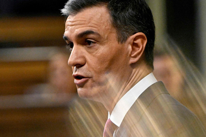 Perdana Menteri Spanyol Pedro Sanchez pada Rabu, 24 April 2024, menyatakan cuti sementara dari tugasnya untuk merenungkan keberlanjutan kepemimpinannya menyusul penyelidikan kasus korupsi yang menjerat istrinya, Begona Gomez.