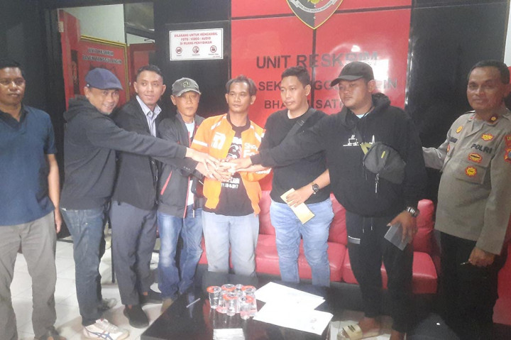 Adit adalah orang yang sempat meminjam uang ke Raffi dan menggunakan motor sebagai jaminan. Motor yang diberikan ayah Via Vallen dan adiknya itu sebagai pengganti motor yang telah digelapkan oleh Raffi. Adit didampingi kuasa hukumnya Brahmada Pratama Putra, akhirnya mensepakati perjanjian damai dan mencabut pengaduannya.