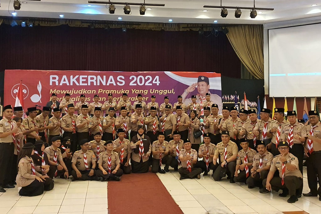 Lebih lanjut Budi menilai bahwa kegiatan pramuka sangat tepat dan harus tetap menjadi kegiatan wajib di sekolah karena pelajar kini menghadapi banyak praktik perundungan, kasus narkoba, pornografi, hingga tawuran.