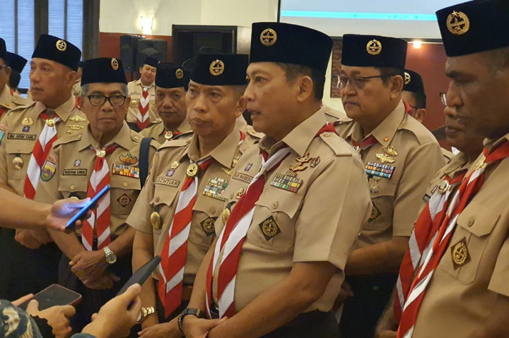 Pimpinan pramuka meminta agar peraturan menteri tersebut dicabut dan selanjutnya menyampikan dokumen itu kepada Presiden Joko Widodo.