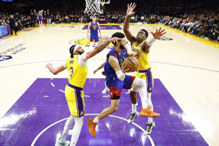 Jamal Murray yang menjadi pemain penentu kemenangan Nuggets di laga kedua dengan tembakan buzzer beater, mencetak 22 poin dan sembilan assist di laga ini. Sementara Michael Porter Jr. menambahkan 20 poin dan sembilan rebound.