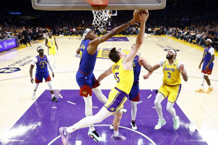 Austin Reaves menambahkan 22 poin untuk Lakers, namun tak cukup membantu timnya untuk menang. Sementara D'Angelo Russell bahkan tak bisa mencetak satu poin pun selama 24 menit bermain di lapangan. 