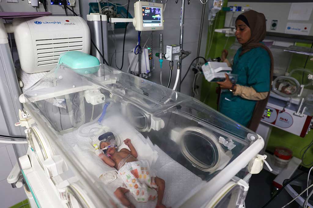Baby Sabreen termasuk di antara 16 anak yang tewas dalam dua serangan udara di Rafah akhir pekan lalu. Semuanya tewas dalam pemboman yang menargetkan kompleks perumahan tempat mereka tinggal.