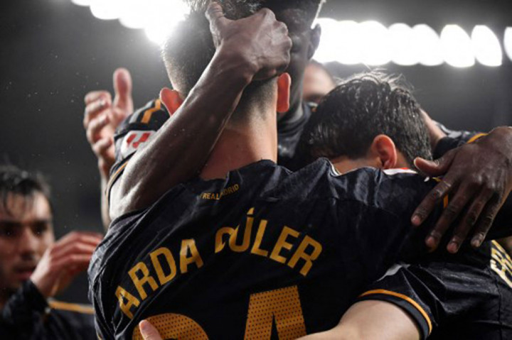 Kini Real Madrid berada di peringkat pertama klasemen sementara Liga Spanyol dengan 84 poin dari 33 pertandingan, berjarak 14 poin dari Barcelona di posisi kedua.