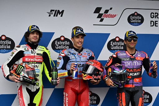 Pembalap Pertamina Enduro VR46 Racing Team Marco Bezzecchi menyusul Marquez pada posisi kedua dengan 1 menit 47,044 detik, sedangkan posisi ketiga ditempati Jorge Martin dengan 1 menit 47,381 detik.