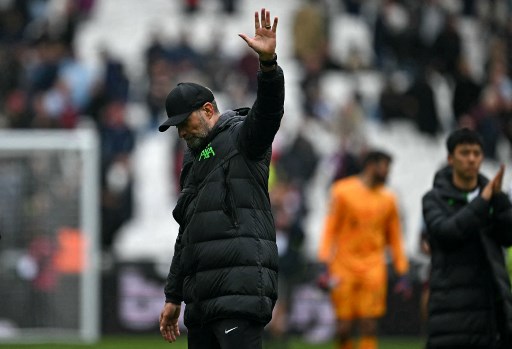Hasil tersebut membuat Liverpool menjadi kian tertinggal dalam perebutan juara Liga Premier Inggris musim ini. Skuad asuhan Jurgen Klopp kini menempati peringkat tiga dengan 75 poin dari 35 pertandingan, tertinggal dua poin dari Arsenal yang memuncaki klasemen.