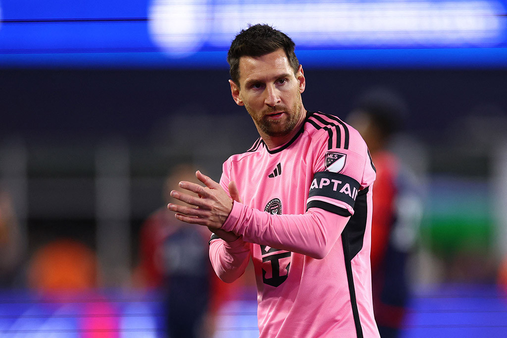 Messi membawa Miami kembali menyamakan kedudukan pada menit ke-32 ketika ia mendapat umpan terobosan Robert Taylor dan pemain berusia 36 tahun itu tidak membuat kesalahan, mencetak gol.