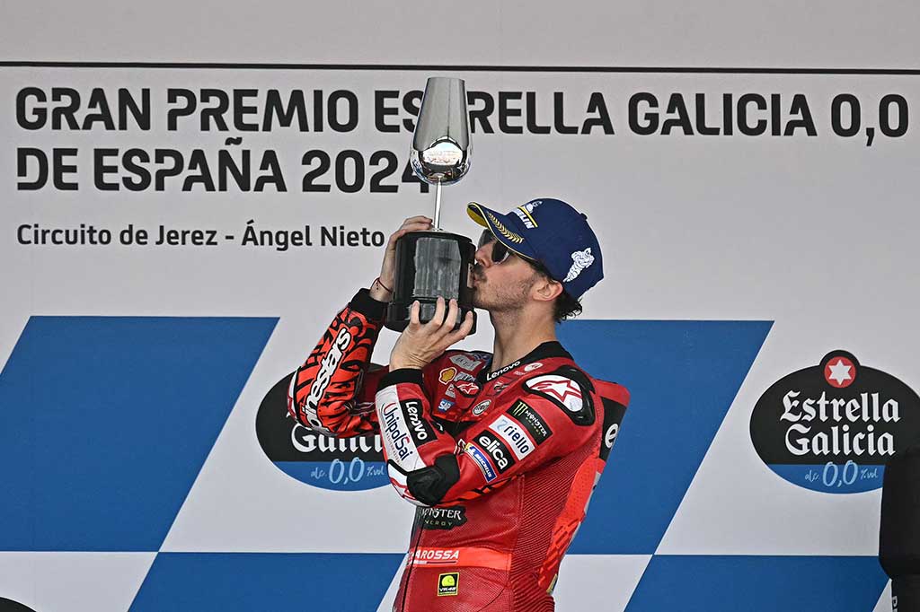  Pembalap Ducati Lenovo Team Francesco Bagnaia memenangi Grand Prix Spanyol di Sirkuit Jerez, dengan catatan waktu 40:58,053, setelah menjalani balapan dramatis Minggu, 28 April 2024.