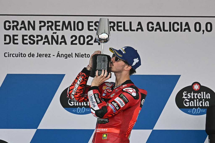  Pembalap Ducati Lenovo Team Francesco Bagnaia memenangi Grand Prix Spanyol di Sirkuit Jerez, dengan catatan waktu 40:58,053, setelah menjalani balapan dramatis Minggu, 28 April 2024.
