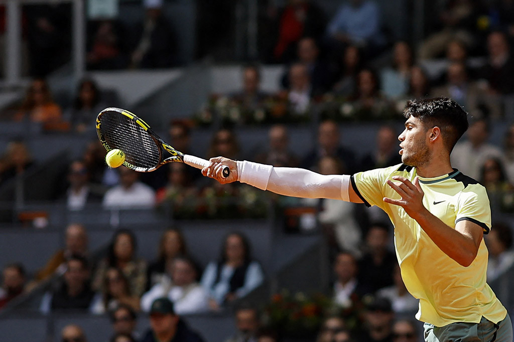 Carlos Alcaraz melewati apa yang dia sebut 'ujian' untuk dapat melaju ke babak 16 besar Madrid Open dengan kemenangan straight set atas Thiago Seyboth Wild, Minggu, 28 April 2024.