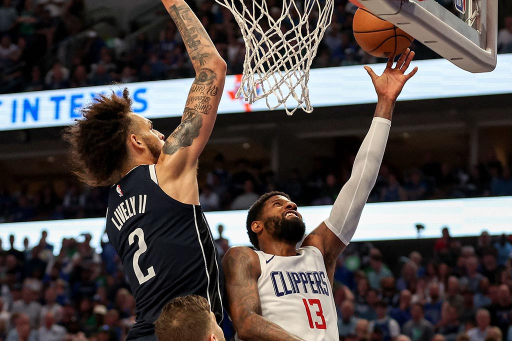 Paul George dan James Harden masing-masing mencetak 33 poin sehingga membuat Clippers sempat unggul sampai 31 poin di kuarter kedua atas Mavericks.