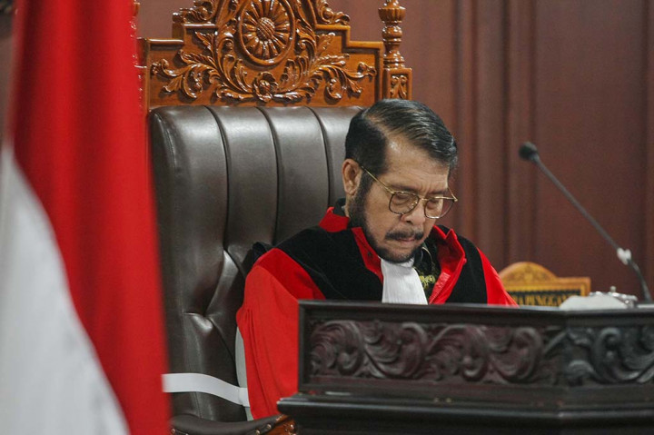 Berdasarkan siaran pers yang diterima di Jakarta, pemeriksaan perkara dilakukan oleh tiga panel Majelis Hakim yang terdiri atas tiga orang Hakim Konstitusi.
