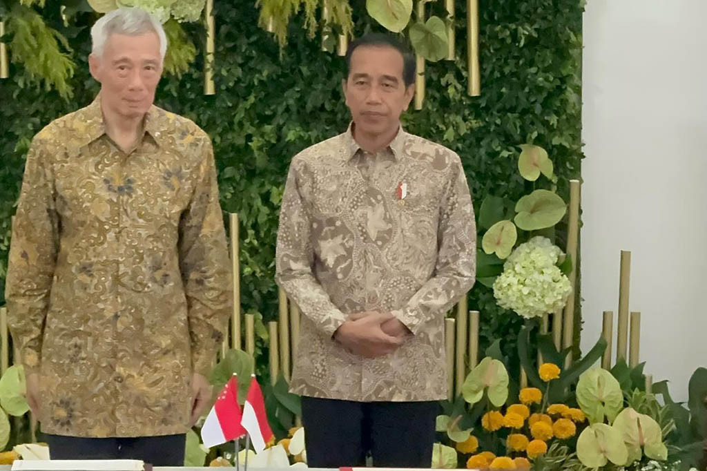 Sementara itu, delegasi Singapura yang hadir adalah Wakil PM Lawrence Wong, Menteri Koordinator Bidang Keamanan Nasional Teo Chee Hean, Menteri Luar Negeri Vivian Balakrishnan, Menteri Pertahanan Ng Eng Hen, Menteri Sosial dan Pembangunan Keluarga Masagos Zulkifli, Menteri Pendidikan Chan Chun Sing, Menteri Kesehatan Ong Ye Kung, Menteri Tenaga Kerja Tan See Leng, Sekjen Kementerian Luar Negeri Singapura Albert Chua, Duta Besar Singapura untuk Indonesia Kwok Fook Seng, Sekretaris PM Singapura Jermaine Loy, Sekretaris Bidang Pers PM Singapura Chang Li Lin, serta Dirjen ASEAN Kementerian Luar Negeri Singapura Heng Aik Yeow.