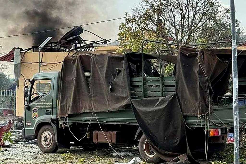 Ledakan amunisi terjadi di sebuah pangkalan militer di bagian barat Kamboja, Sabtu, 27 April 2024. Sedikitnya 20 tentara tewas akibat kejadian tersebut.