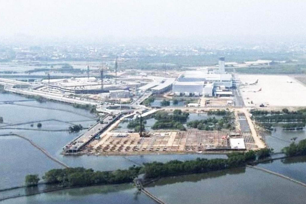 Keluarnya keputusan itu tidak hanya dua bandara di Jawa Tengah yang dicabut status internasionalnta, dari 31 bandara internasional setidaknya 13 bandara lain di Indonesia yang mengalami hal yang sama, sehingga saat ini praktis hanya tersisa 16 bandara internasional.