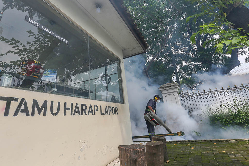 Sebelumnya, Kementerian Kesehatan Republik Indonesia menyampaikan hingga pekan ke-15 tahun 2024, tercatat 62.001 kasus demam berdarah dengue dengan angka kematian mencapai 475. Data tersebut menunjukkan kenaikan kasus yang cukup drastis hingga 3 kali lipat dari tahun sebelumnya.