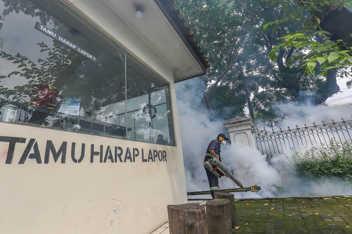 Sebelumnya, Kementerian Kesehatan Republik Indonesia menyampaikan hingga pekan ke-15 tahun 2024, tercatat 62.001 kasus demam berdarah dengue dengan angka kematian mencapai 475. Data tersebut menunjukkan kenaikan kasus yang cukup drastis hingga 3 kali lipat dari tahun sebelumnya.