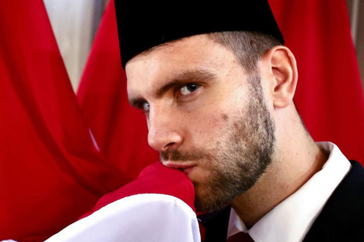 Kiper milik klub Major League Soccer (MLS) Amerika Serikat FC Dallas, Maarten Paes resmi menjadi warga negara Indonesia (WNI) setelah merampungkan pengambilan sumpah di Kantor Wilayah (Kanwil) Kementrian Hukum dan Hak Asasi Manusia (Kemenkumham) DKI Jakarta, Jakarta Timur, Selasa, 30 April 2024.