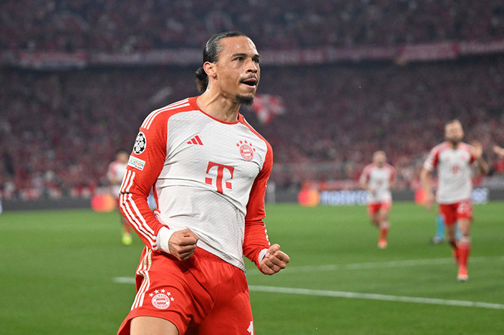 Babak kedua, tak ingin dipermalukan di hadapan puluhan ribu suporternya. Die Roten, julukkan Muenchen, berhasil menyamakan kedudukan lewat tendangan keras kaki kiri Leroy Sane pada menit 53.