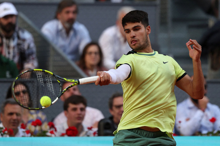 Dalam pertandingan ulang final tahun lalu di Caja Magica, Alcaraz mengakhiri enam kemenangan beruntun Struff dengan hasil 6-3, 6-7(5/7), 7-6(7/4) untuk melaju ke delapan besar bertemu dengan unggulan ketujuh Andrey Rublev.