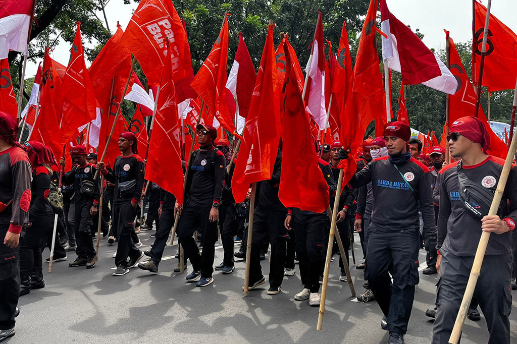 Hitungan lebih membengkak jika pekerja memiliki anak. Upah Rp5,1 juta dinilai belum bisa menyejahterakan pegawai di Jakarta.