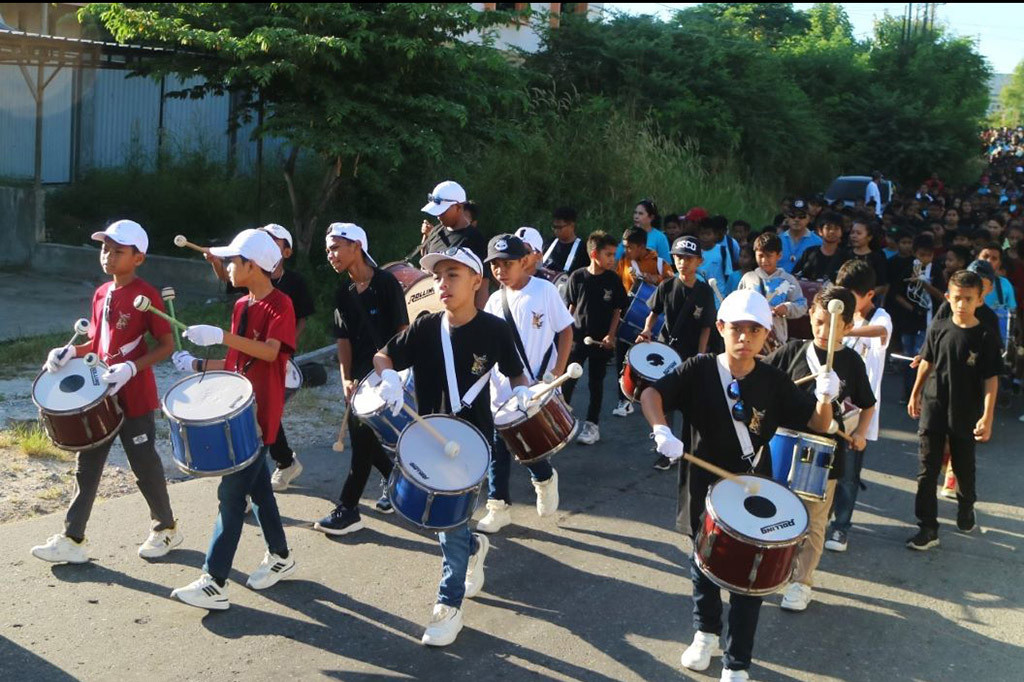 Jelang Hari Pendidikan Nasional (Hardiknas) 2 Mei 2024, ribuan siswa mulai dari Taman Kanak-Kanak (TK), Sekolah Dasar (SD) dan Sekolah Menengah Pertama (SMP) Assumpta Kupang mengikuti Jalan Santai, Rabu, 1 Mei 2024.