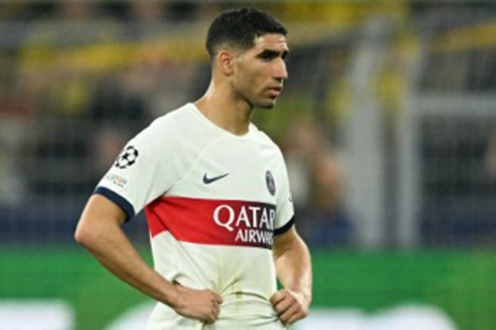 Bola rebound kembali menghasilkan peluang untuk PSG, sayangnya tembakan Achraf Hakimi kembali membentur tiang sebelah kanan gawang Dortmund.