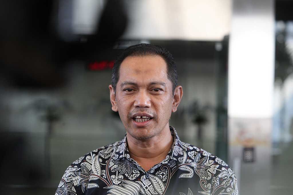 “Saya diundang untuk kegiatan sidang etik, kebetulan saya sengaja dan juga melalui surat menyampaikan bahwa saya berharap pemeriksaan sidang etik terhadap diri saya itu ditunda,” kata Ghufron di Gedung Merah Putih KPK, Jakarta Selatan, Kamis, 2 Mei 2024.