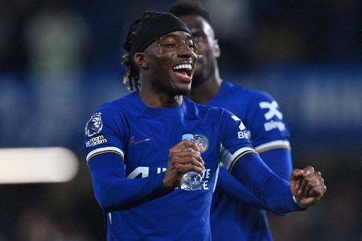 Chelsea menang 2-0 atas Tottenham Hotspur pada laga tunda Liga Premier Inggris di Stamford Bridge pada Jumat, 3 Mei 2024 dini hari WIB. Dua gol The Blues dicetak oleh Trevor Chalobah dan Nicolas Jackson.