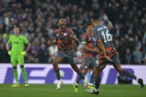 Olympiakos sama sekali tak terlihat grogi saat menjalani semifinal Eropa pertamanya. Ayoub El Kaabi justru menambah jumlah golnya musim ini menjadi 30 gol. Striker asal Maroko ini awalnya dinyatakan offside saat menciptakan gol pembuka pada menit ke-17, namun VAR menyatakannya sah.