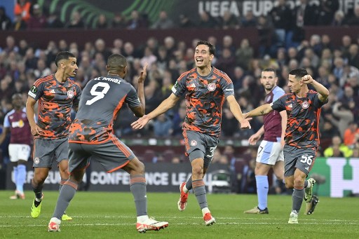 Penjaga gawang asal Swedia itu kembali salah langkah saat tendangan Santiago Hezze terbelokkan badan Ezri Konsa. Skor 4-2 untuk Olympiacos bertahan hingga laga usai. 