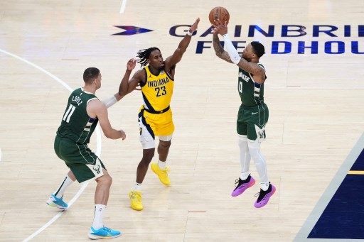 Sementara itu Damian Lillard yang kembali dari cedera bisa bermain bagus, tetapi tidak cukup dominan untuk mengalahkan Pacers. Lillard menyelesaikan laga dengan 28 poin dengan hanya memasukkan 7 bola dari total 16 tembakan.