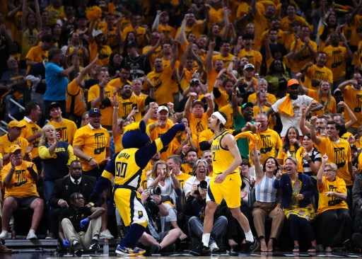 Indiana Pacers menyingkirkan Milwaukee Bucks dari babak playoff NBA 2024 usai menang dengan skor 120-98 di Gainbridge Fieldhouse Indianapolis Indiana, Jumat, 3 Mei 2024. Hasil tersebut membuat kedudukan 4-2 untuk Pacers.