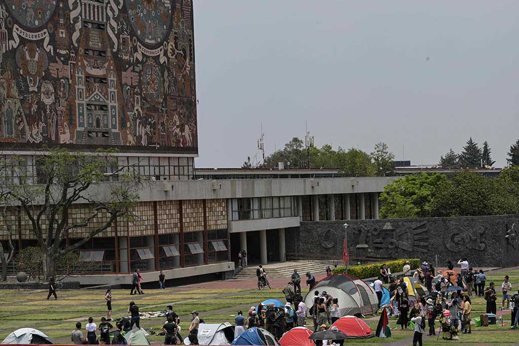 Para mahasiswa tersebut meminta pemerintah Meksiko untuk memutuskan hubungan diplomatik dan komersial dengan Israel. “Kami di sini untuk mendukung Palestina, masyarakat yang berada di Palestina, dan kamp mahasiswa di Amerika Serikat,” kata Valentino Pino, mahasiswa filsafat berusia 19 tahun.