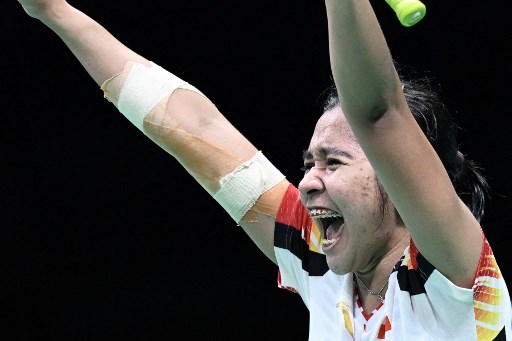 Tunggal putri Ester Nurumi Tri Wardoyo mengakhiri penantian 14 tahun bagi tim putri Indonesia untuk melaju ke babak semifinal Piala Uber, setelah Tim Merah Putih menang 3-0 atas Thailand, Jumat, 3 Mei 2024.