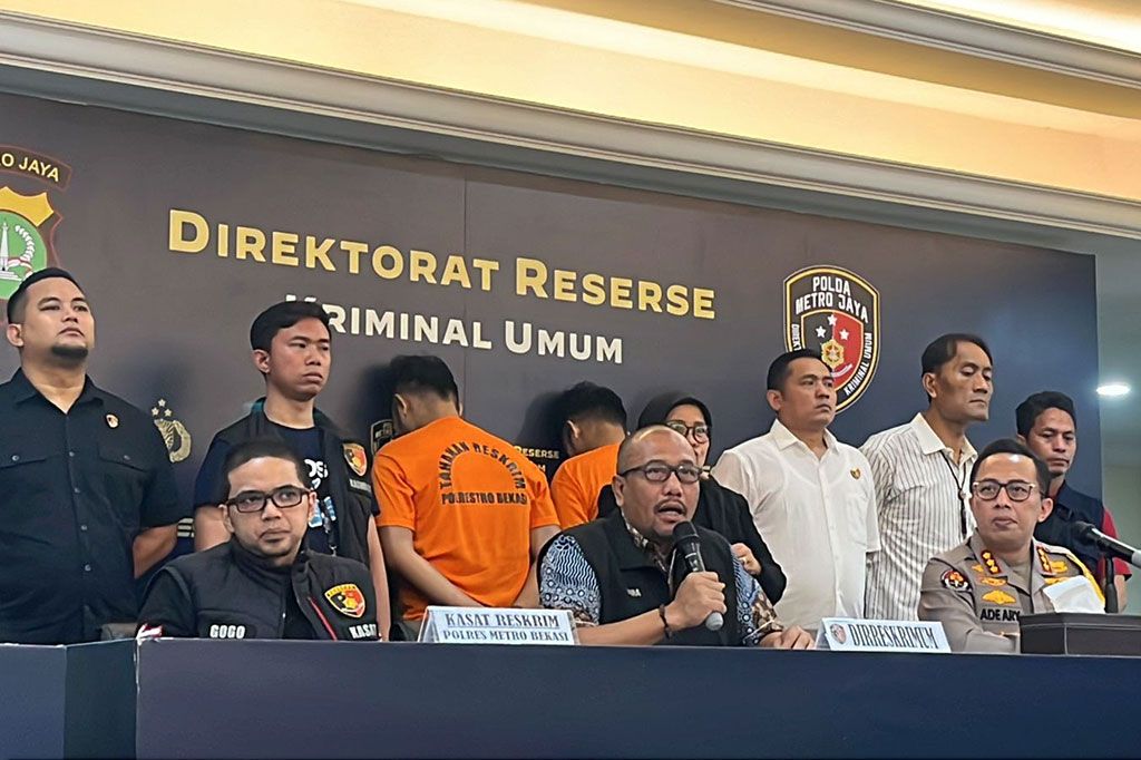 Direktur Reserse Kriminal Umum Polda Metro Jaya Kombes Wira Tri Satyaputra mengungkapkan bahwa motif utama pelaku berinisial AARN, 29, membunuh korban RM, 49, adalah sakit hati.