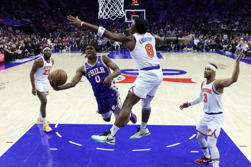 Setelah mencetak 45 poin di laga kelima, Tyrese Maxey tak berkontribusi di babak pertama dan menyelesaikan laga hanya dengan 17 poin.